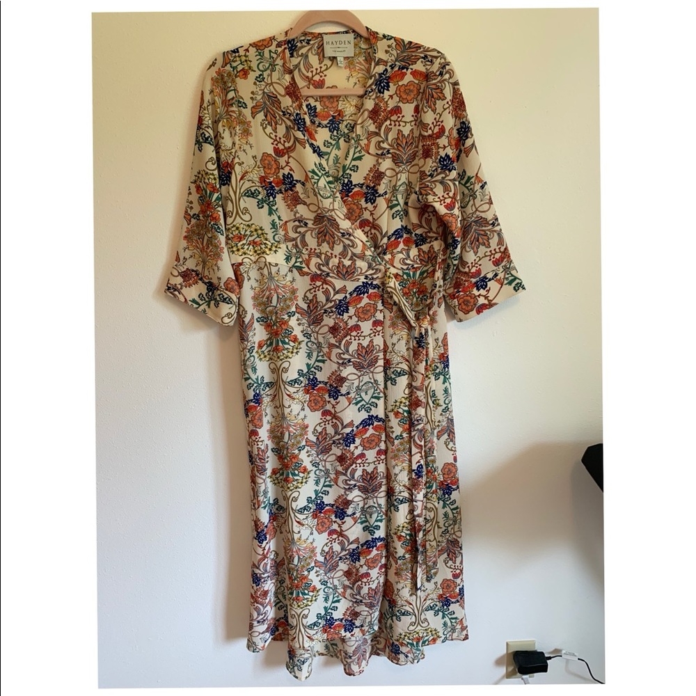 Dress< only worn twice